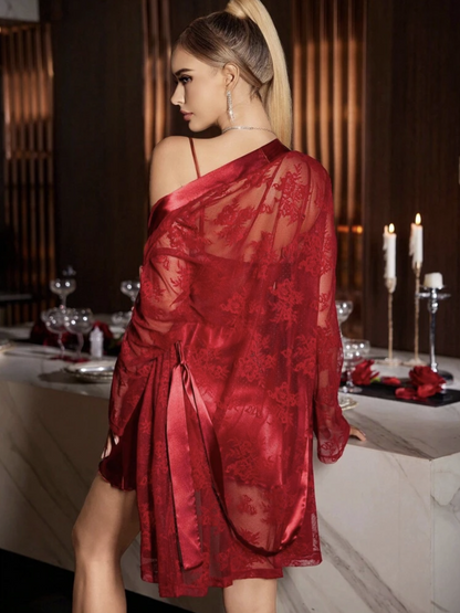 Chemise Emma Red in pizzo e raso rosso con vestaglia, vestaglia vista posteriore